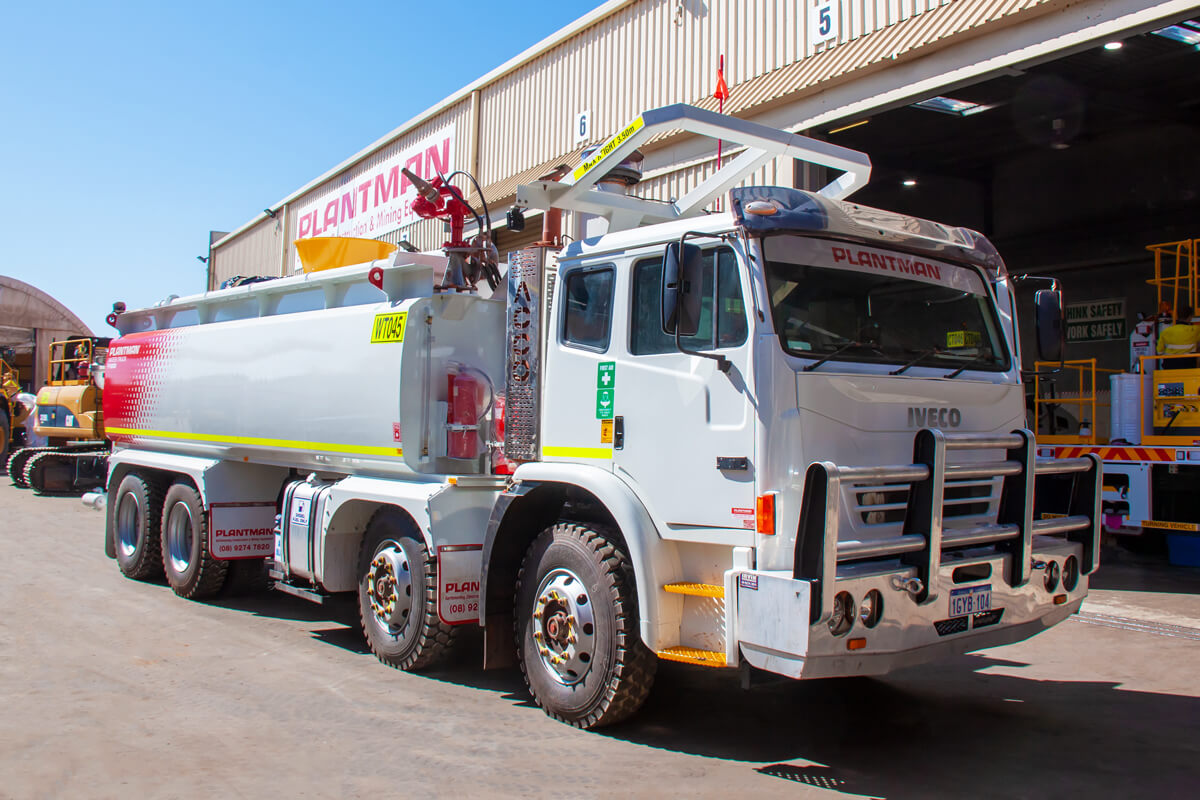 IVECO ACCO 8×4 Water Truck 18,000L | WT045