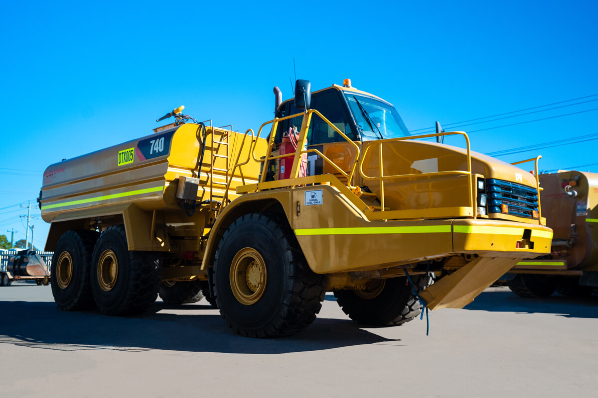 Caterpillar 740 Articulated Water Truck | DT005