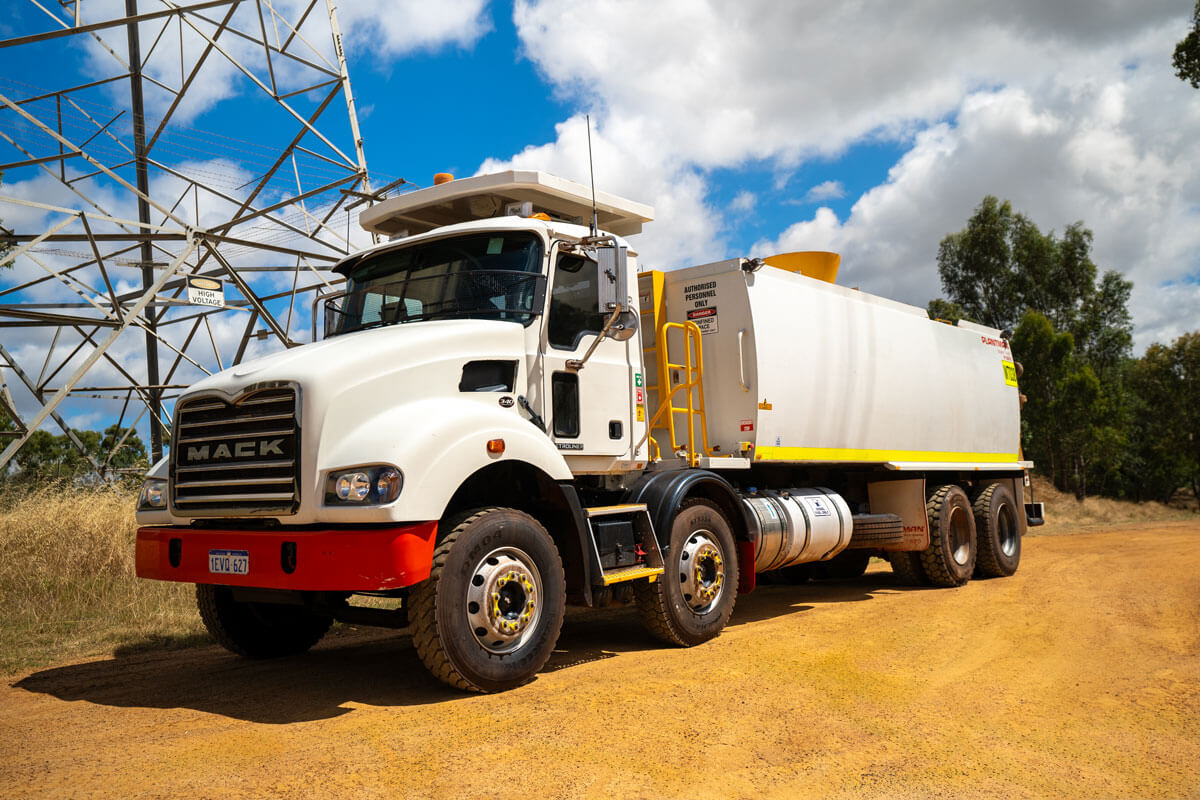 2011 Mack Metroliner 8×4 Water Truck 18,000L